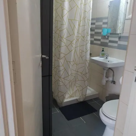 Near The 公寓 拉纳卡