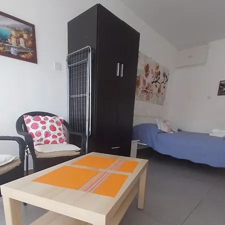 Near The Apartamento Larnaca