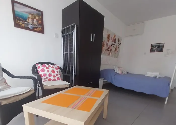 Near The Apartamento Larnaca